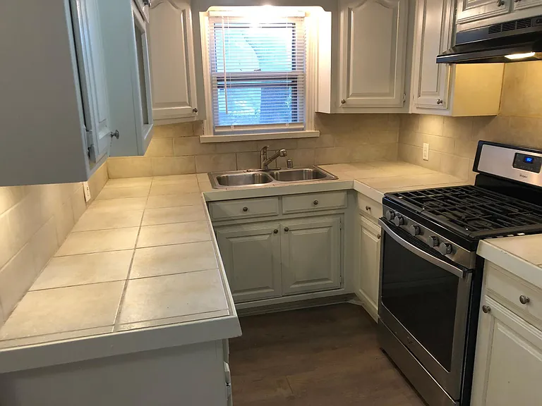 4431 Somerville Ave — Photo 4
