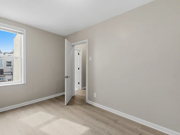 2340 S Hutchinson St — Photo 23