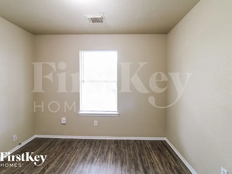 1661 Nichole Woods Dr — Photo 12