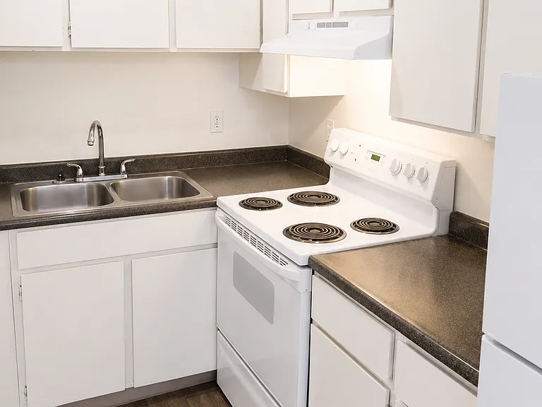 Cedar Cliff Apartments — Photo 7