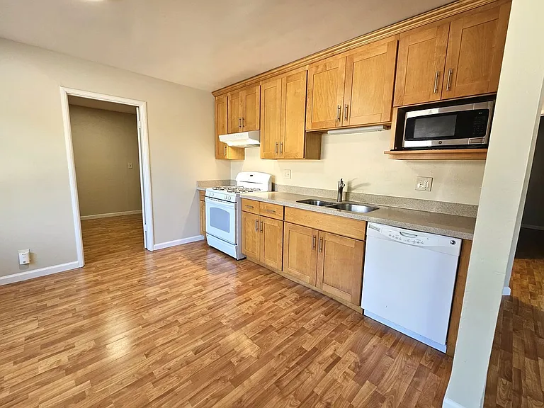 487 N Rengstorff Ave #A — Photo 13