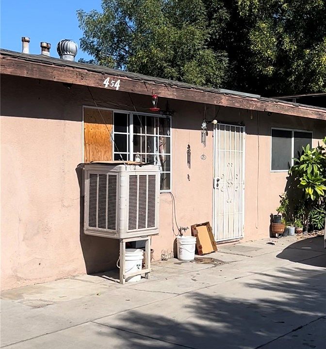 1st image of 454 E Caroline St