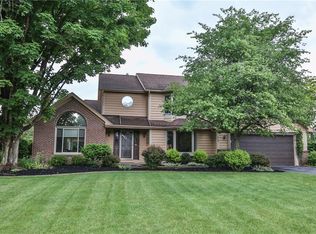 7 Dovehill Cir, Penfield, NY 14526