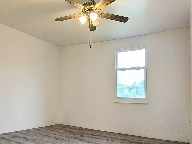 316 Parkside Dr — Photo 3
