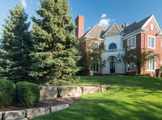 1760 Bridgewater Rd, Golden Valley, MN 55422