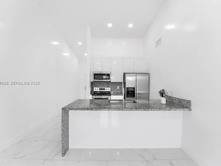 6742 NW 188th Ter #Townhouse 6742 — Photo 2