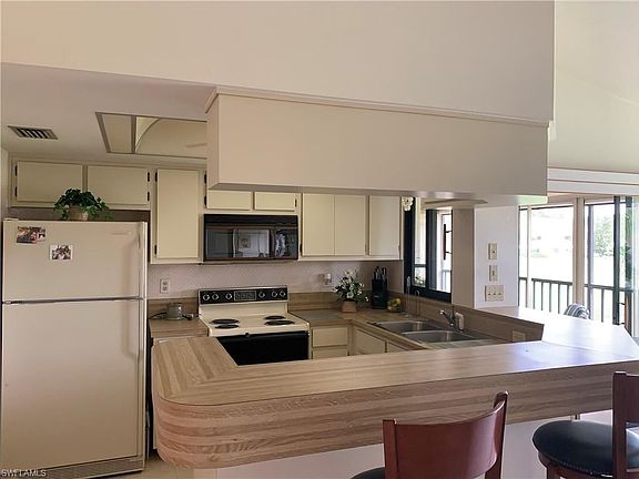 3rd image of 5790 Trailwinds Dr APT 125