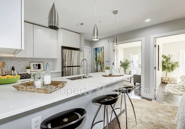 528 Kennedy St NW #402 — Photo 4