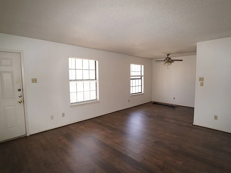 511 W Oak St #14 — Photo 4
