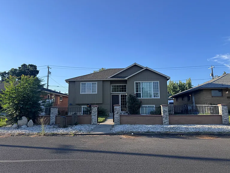 623 E Euclid Ave — Photo 2