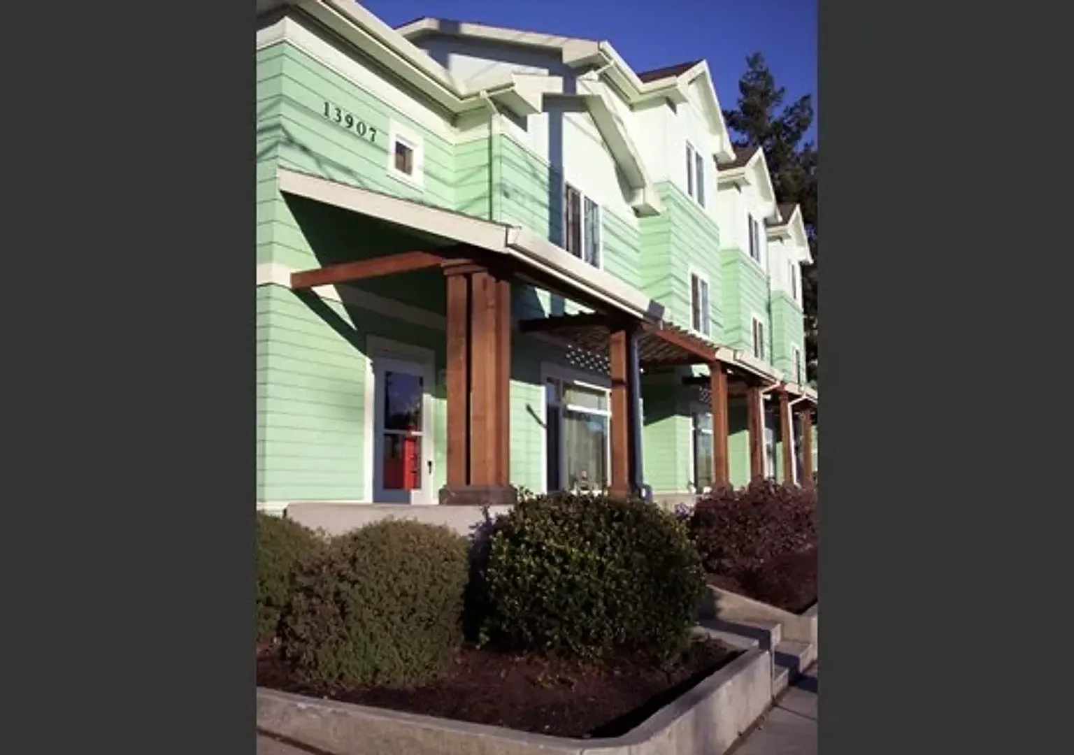 Carolyn Gardens — Photo 2