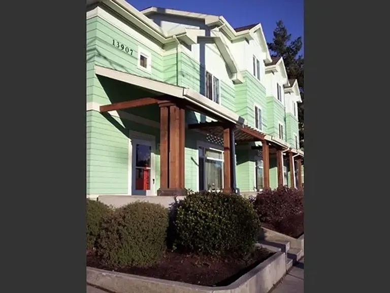 13907 SE Division St — Photo 2
