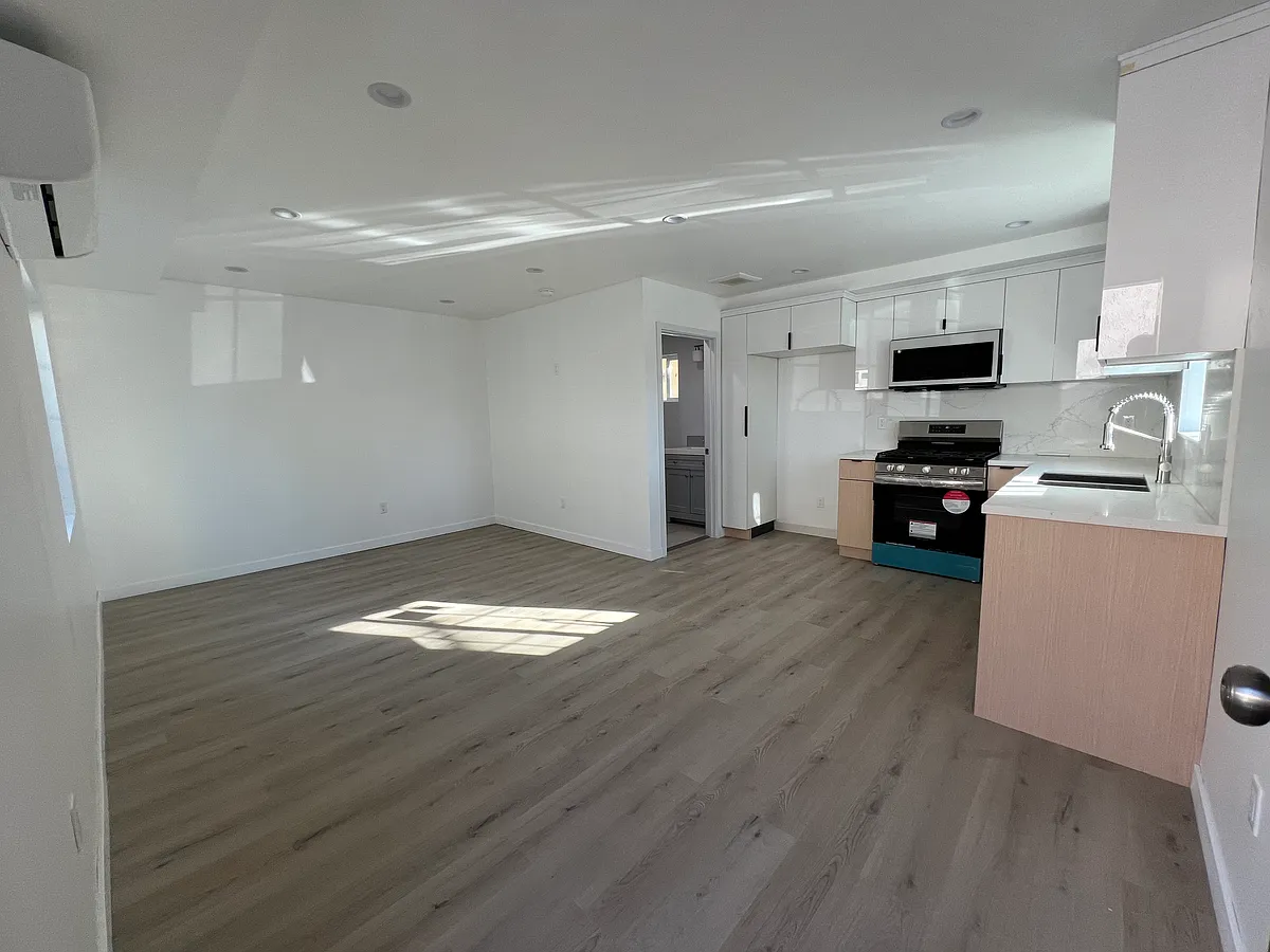 Building Photo - 8360 Sylmar Ave