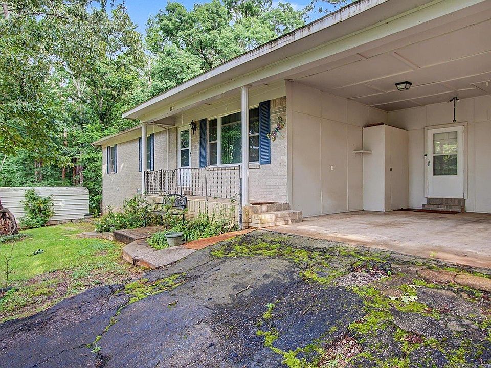 1st image of 213 Curbstone Rd