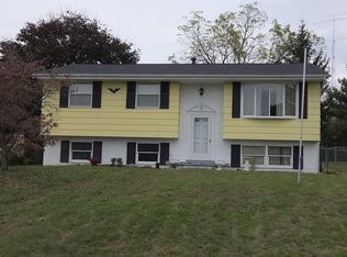 2567 Manor Dr, Hollidaysburg, PA 16648
