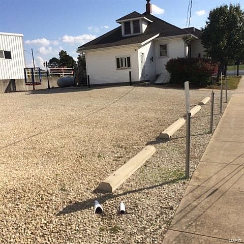 2nd image of 401 E Lincoln Ave