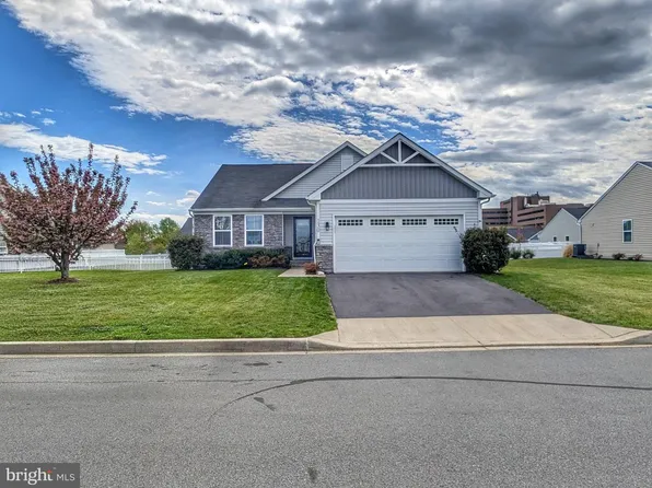 130 Norfolk Ln, Martinsburg, WV 25405