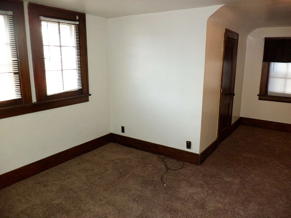 2nd image of 108 N Irving St