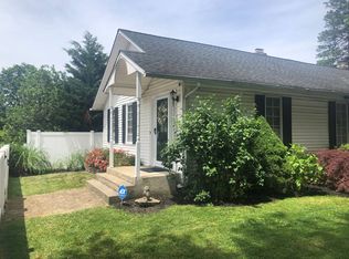 Vine St, Glenwood Landing, NY 11547