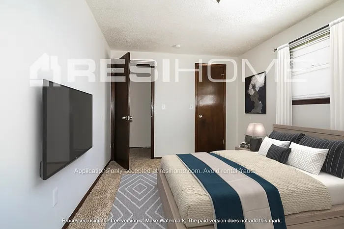916 NW 9th St — Photo 6