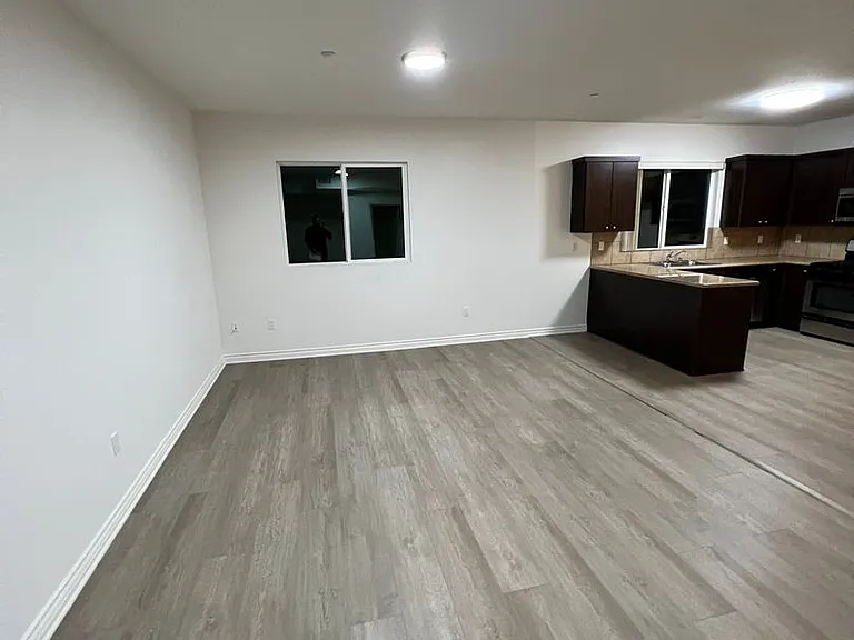 Yaya Laurel 1 Apartments — Photo 21