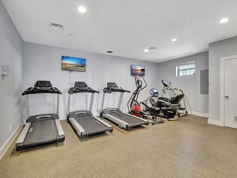 738 Executive Center Dr #21 — Photo 20