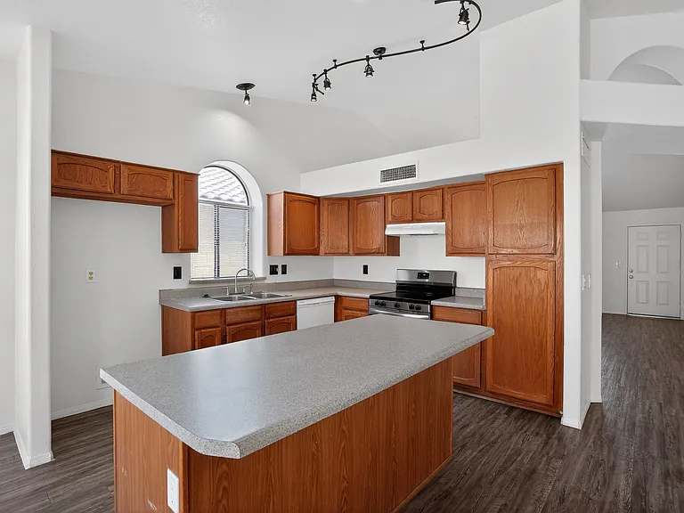 2524 E Indigo Brush Rd — Photo 4