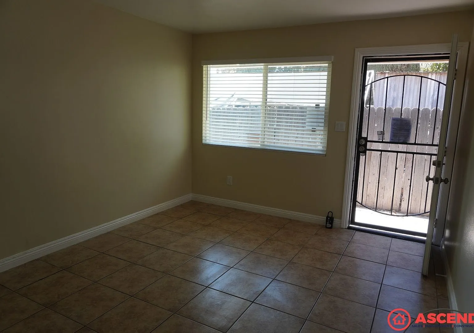 821 Oregon St — Photo 2