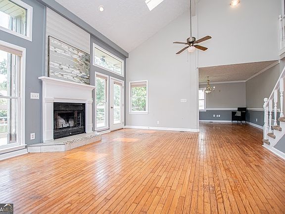 5th image of 10083 Lakeview Pkwy