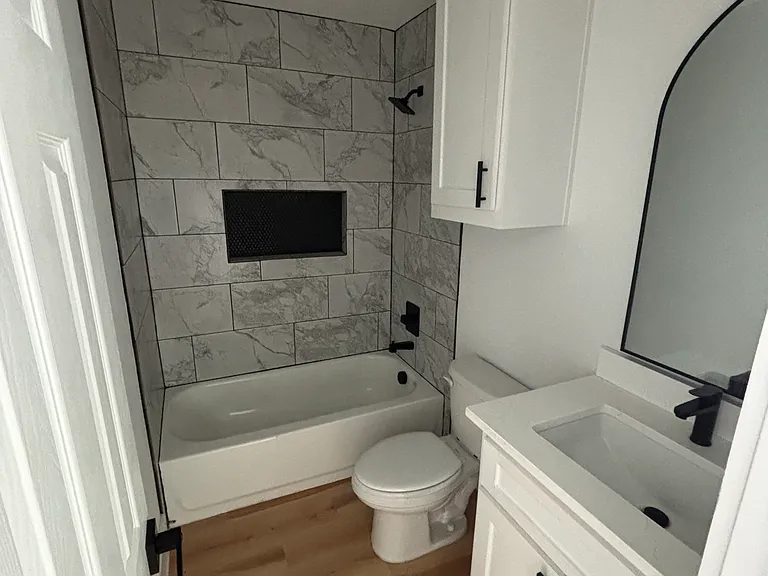 2210 Henry St #A — Photo 7