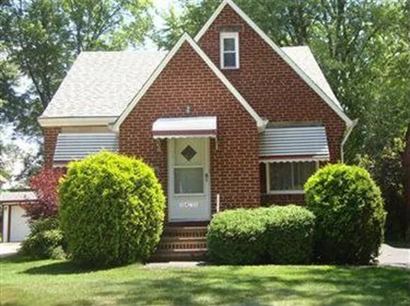 5475 Burns Rd, North Olmsted, OH 44070