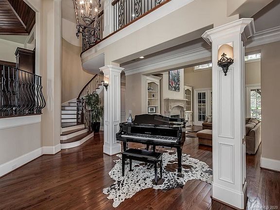 5th image of 5011 Carmel Club Dr