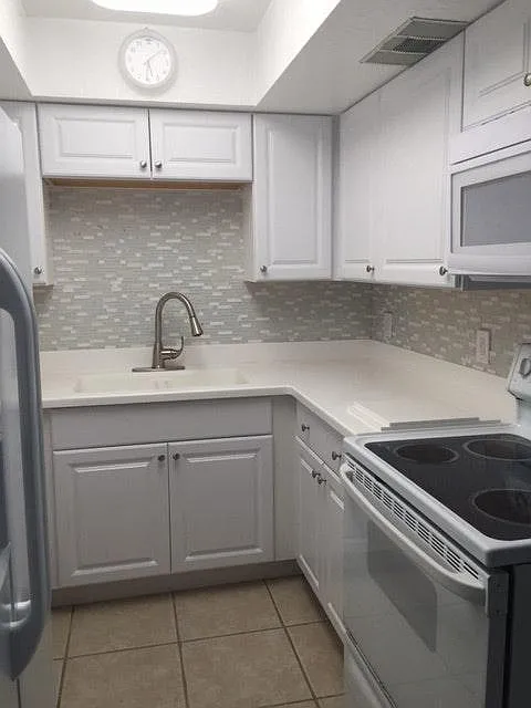 21320 Brinson Avenue — Photo 4