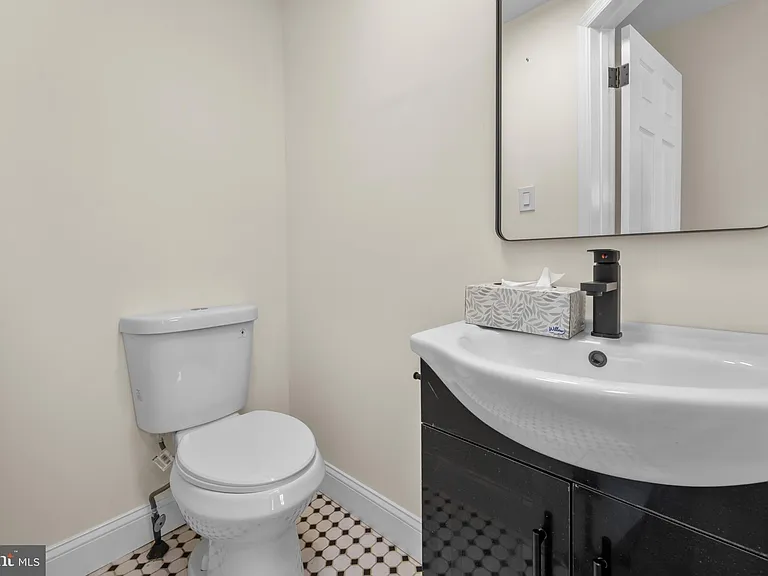 7608 Chelwynde Ave — Photo 17