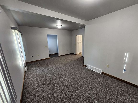5th image of 130 S Elm Ave