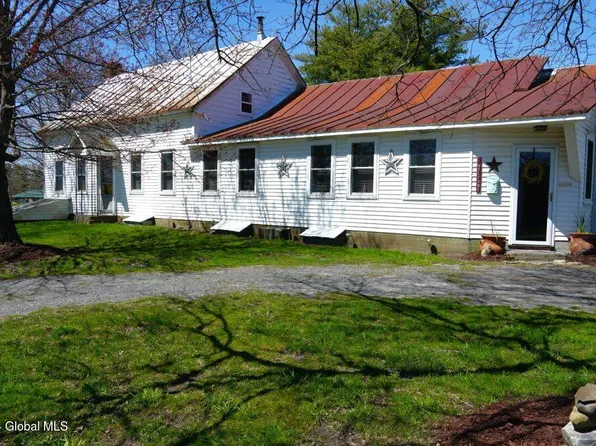 882 County Route 402, Westerlo, NY 12193