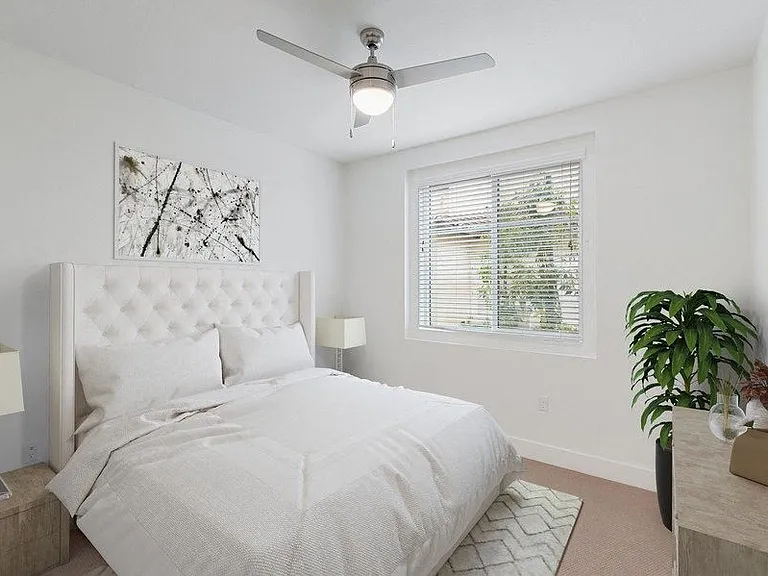 Vernola Marketplace Luxury Apartments — Photo 11