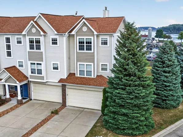 19 Cove Dr, Bay City, MI 48706