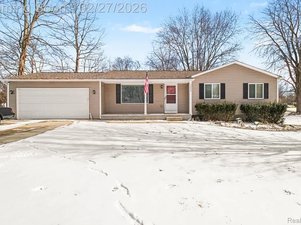 2420 Jones Rd, Waterford, MI 48327