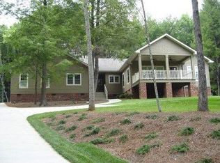 21 Legendary Rd, Hendersonville, NC 28739