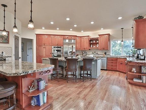 5th image of 2298 Loch Way