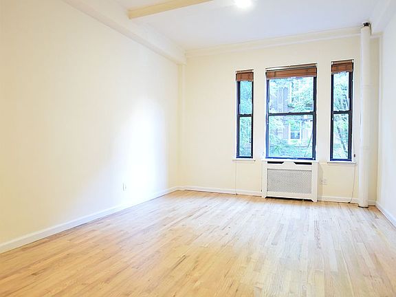 3rd image of 106 W 69th St APT 3A