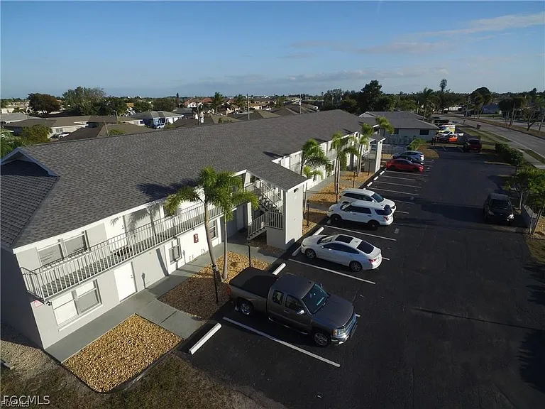 3705 Country Club Blvd #1 — Photo 2