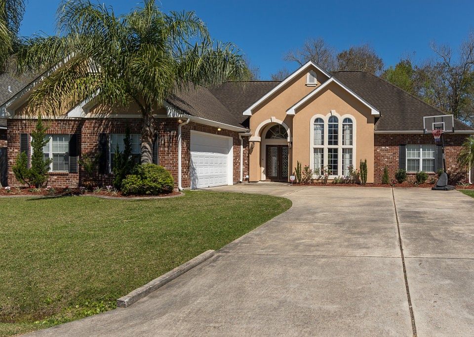 1st image of 218 Riverwood Dr