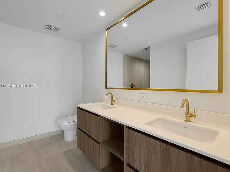 77 SE 5th St #Penthouse 01 — Photo 9