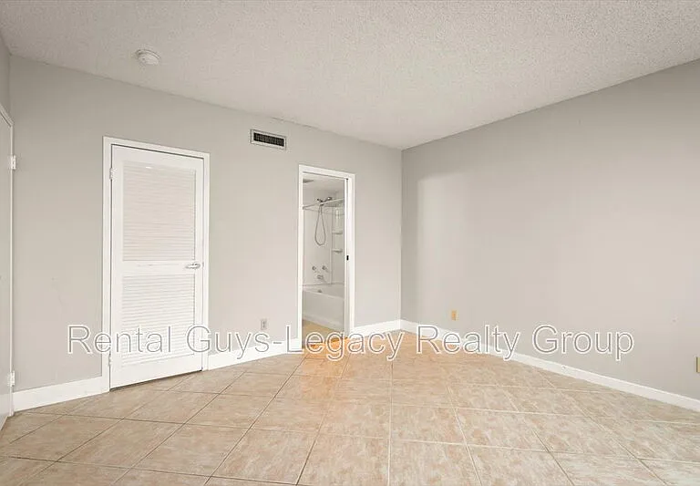 601 1st St S #2H — Photo 17