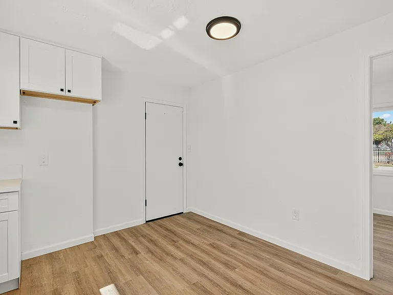 1023 W Congress St — Photo 2