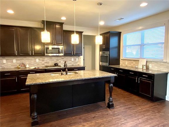 4th image of 1033 Ensign Peak Ct