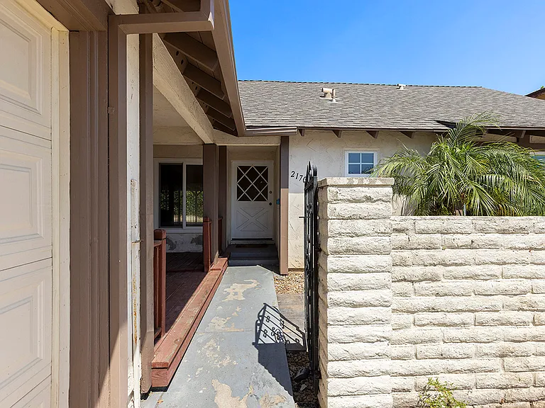 2170 Jefferson Ave — Photo 4
