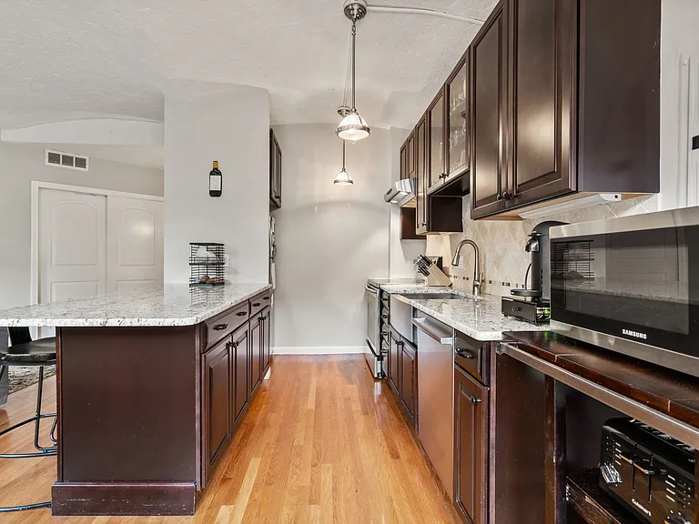 9 Battery St #7 — Photo 6